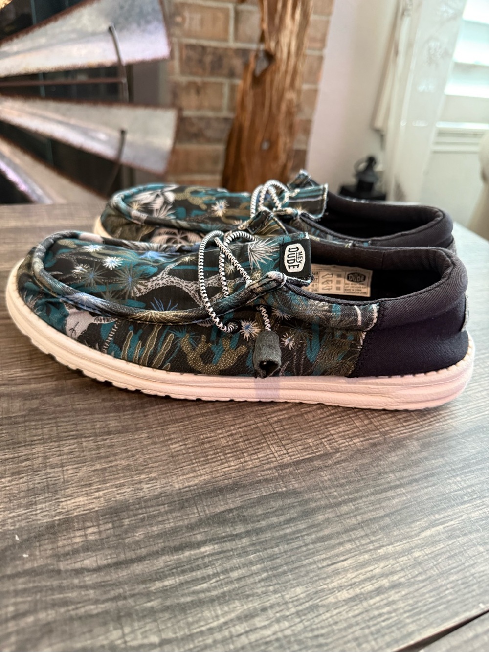 HEYDUDE Wally Funk Oasis Black Blue Cactus Southwestern Desert Print Men’s 8